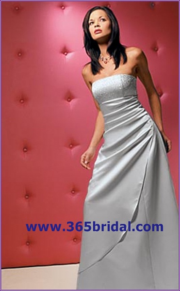 Arquivo:Wedding dress 4731.jpg
